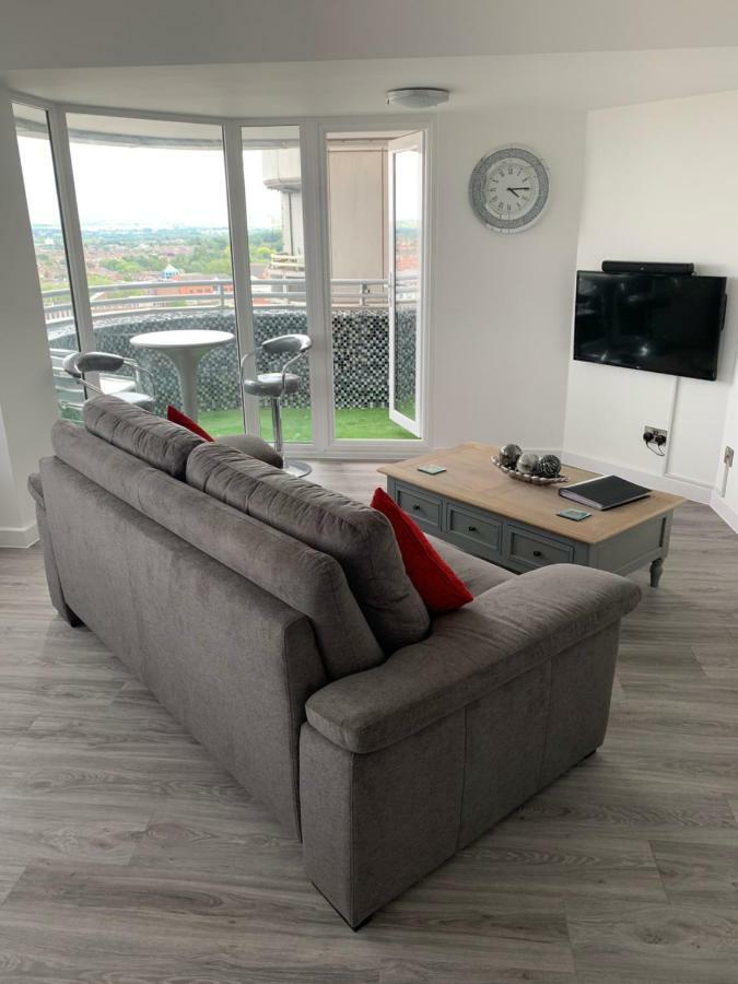 Luxury Panoramic Balcony Swindon Central Eksteriør billede