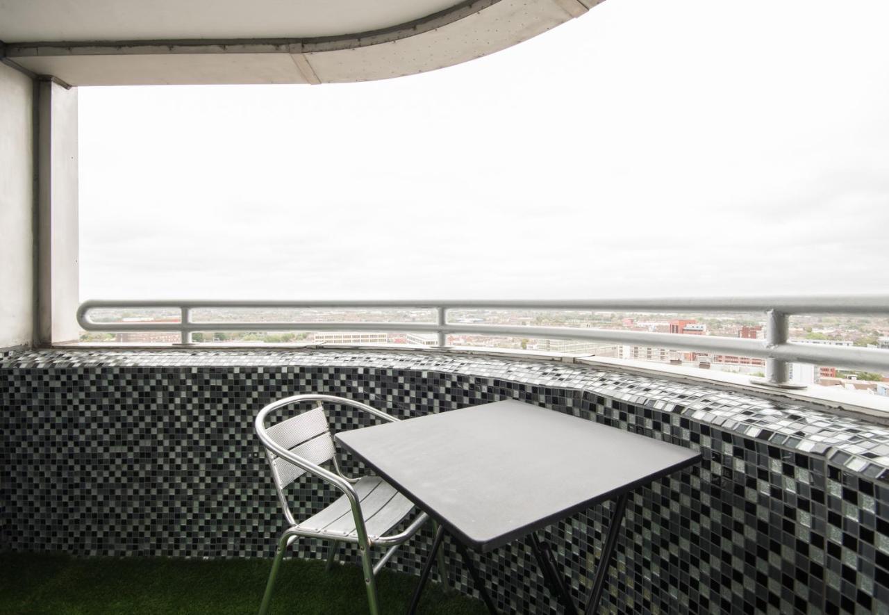 Luxury Panoramic Balcony Swindon Central Eksteriør billede